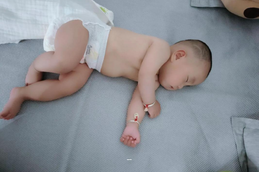 西双版纳宝宝大便干拉不出来